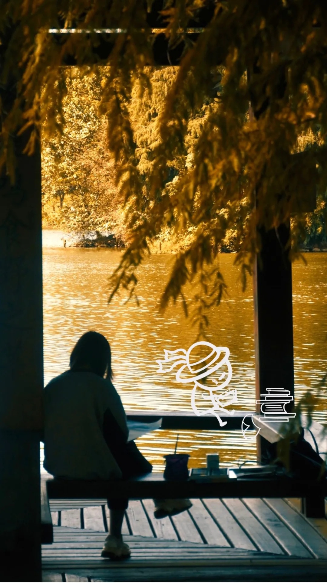 静坐而读，颇有一种宁静致远的恬淡。