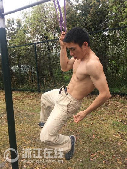 莫荣伟表示，引体向上加强上肢力量是关键