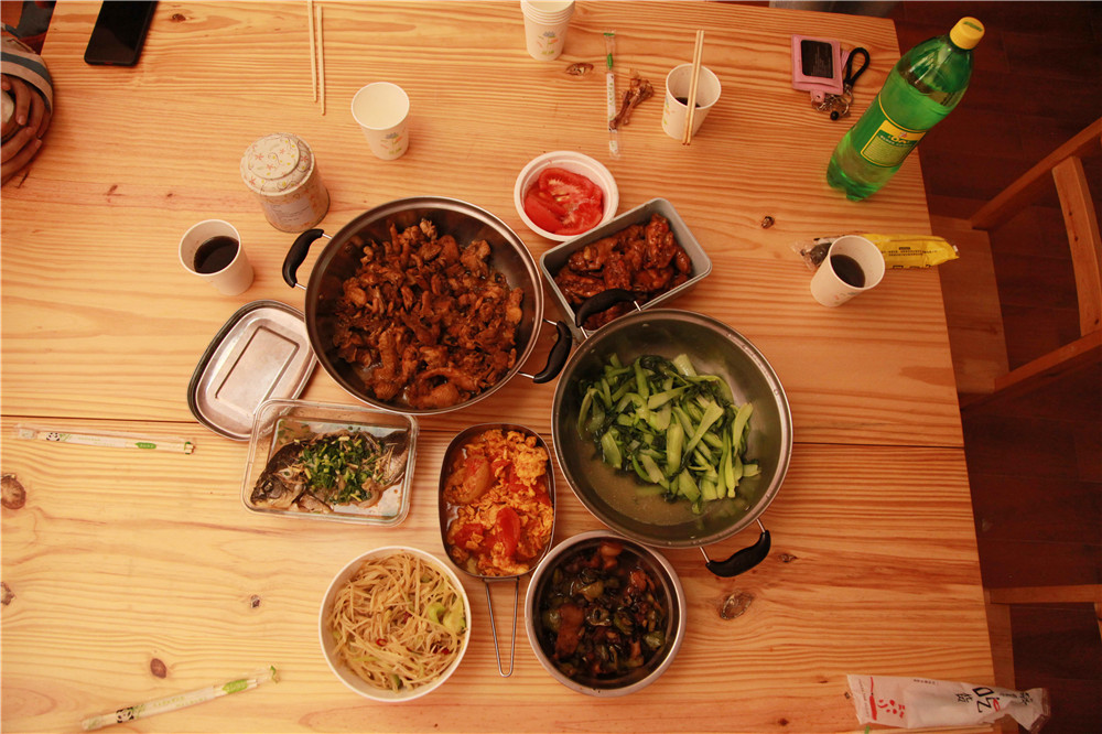 浙江农林大学公寓楼下建起“自助共享厨房”，学生想吃什么可以自己做